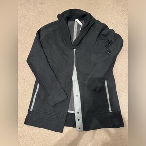 Lululemon ying to my yang cardi size 8 VVVGUC